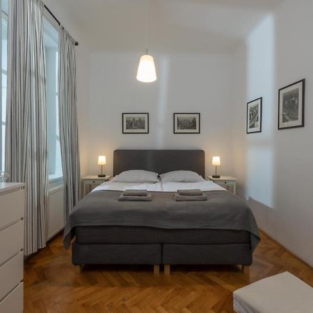 Apartman Carolinum Prague Extérieur photo
