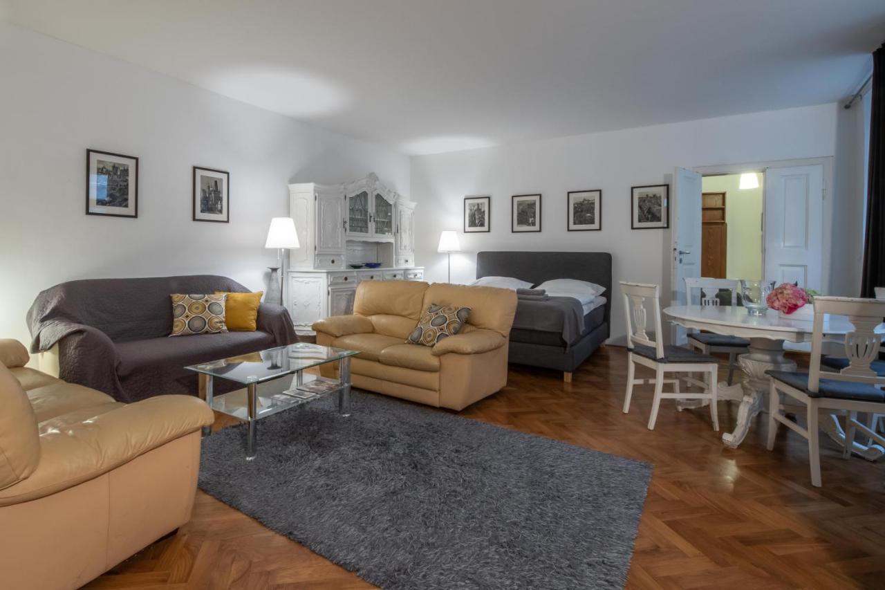 Apartman Carolinum Prague Extérieur photo