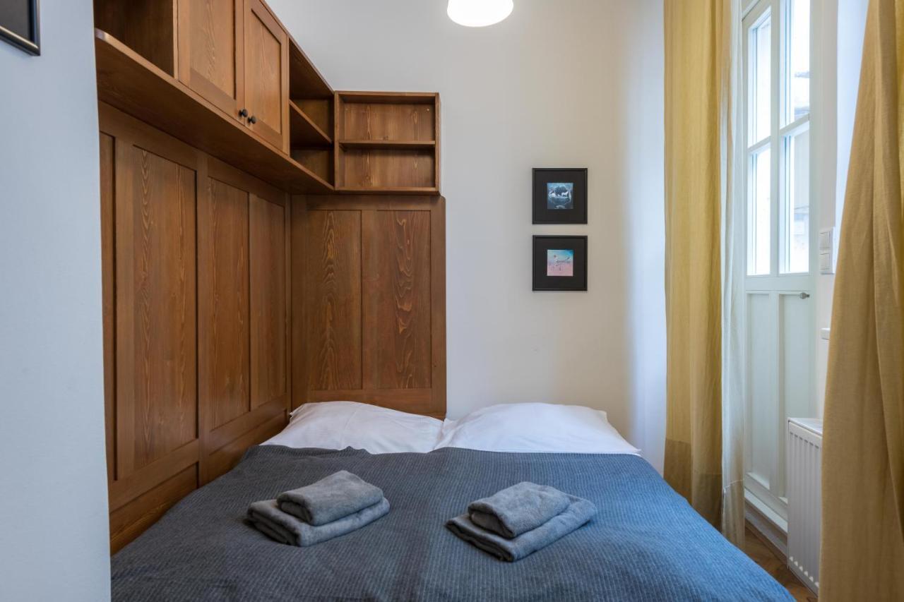 Apartman Carolinum Prague Extérieur photo